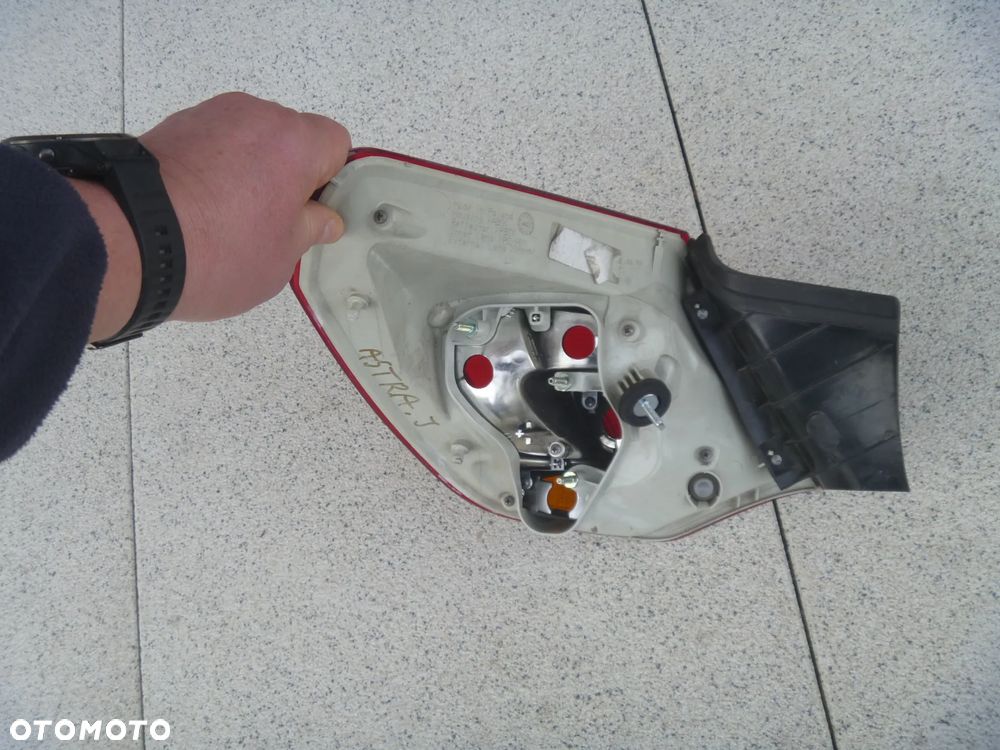 OPEL ASTRA IV J HB LAMPA PRAWA ORYGINAŁ - 2