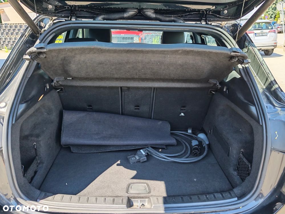 Mercedes-Benz GLA 250 e 8G-DCT Edition Plug-in-Hybrid - 10