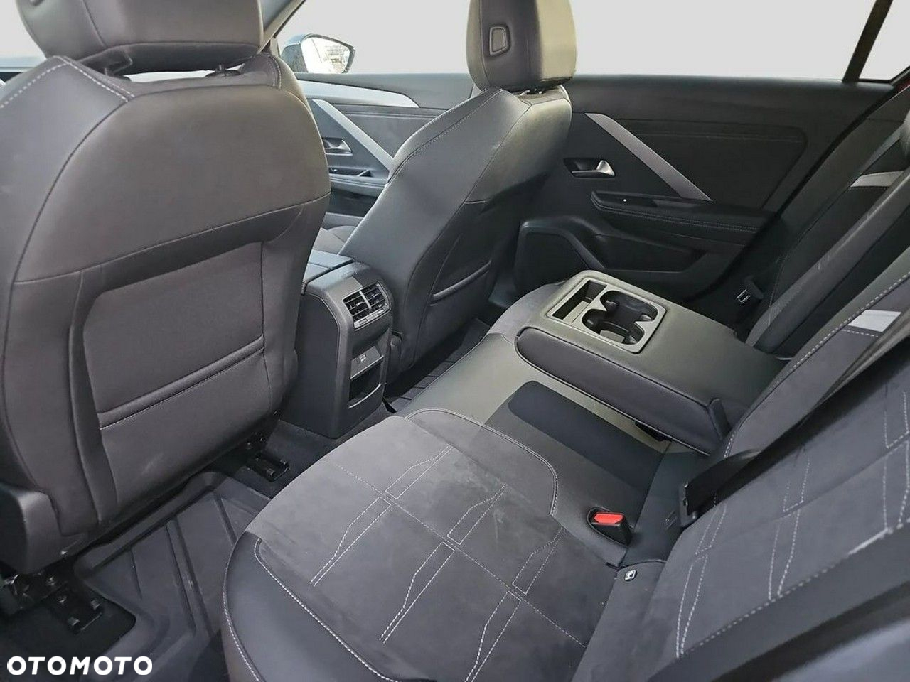 Opel Astra VI 1.2 T GS S&S - 20