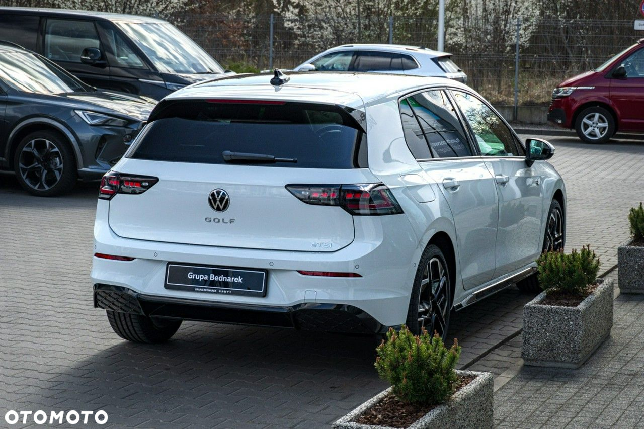 Volkswagen Golf - 10