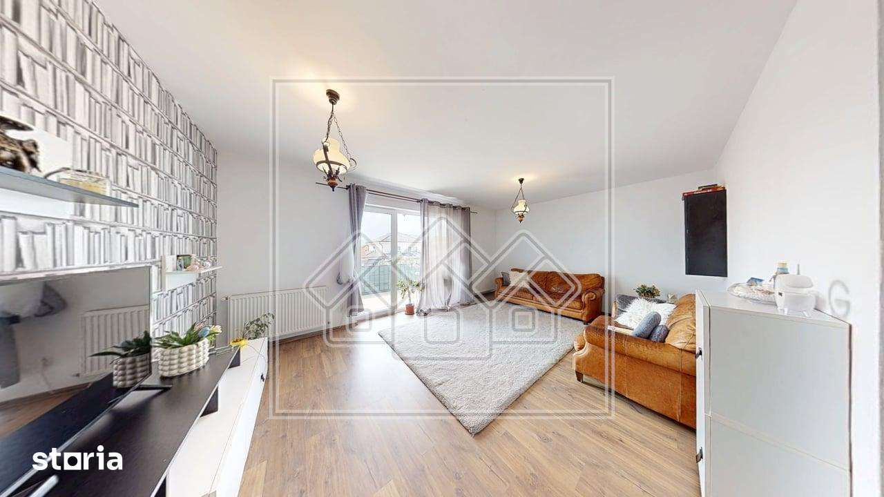 Ap. 3 camere, terasa de 12 mp, decomandat, 74 mp utili, pret bun — fotografia 1