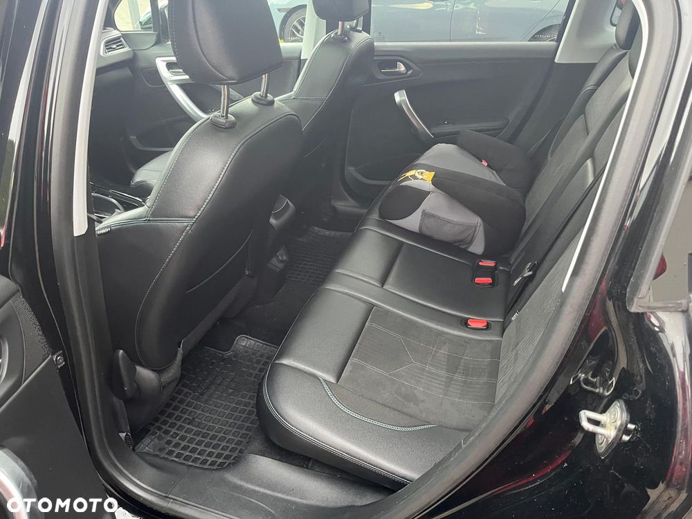 Peugeot 2008 1.2 Pure Tech Style S&S EAT6 - 7