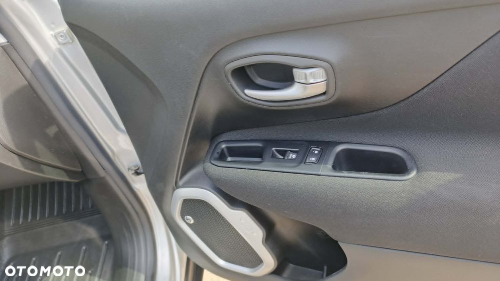 Jeep Renegade - 12