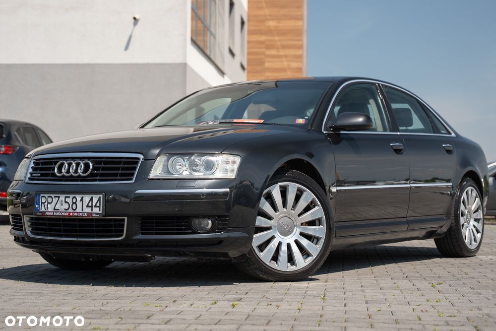 Audi A8 4.2 L Quattro - 3
