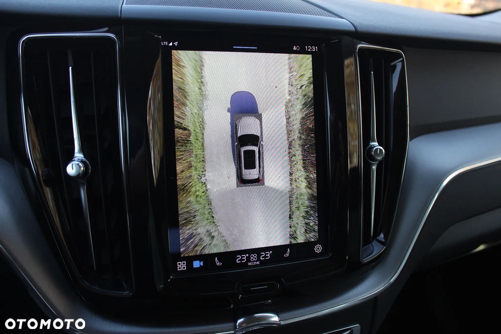 Volvo XC 60 B4 D AWD Geartronic Momentum Pro - 27