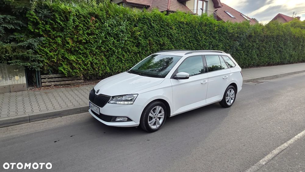 Skoda Fabia 1.0 Style Color - 10