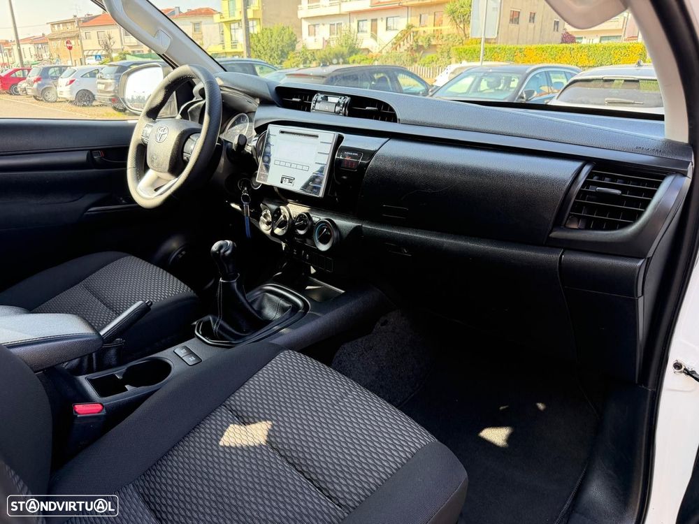 Toyota Hilux 2.4 D-4D 4WD CD CH - 16