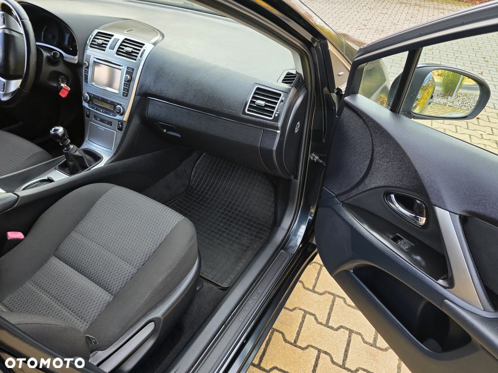 Toyota Avensis - 17