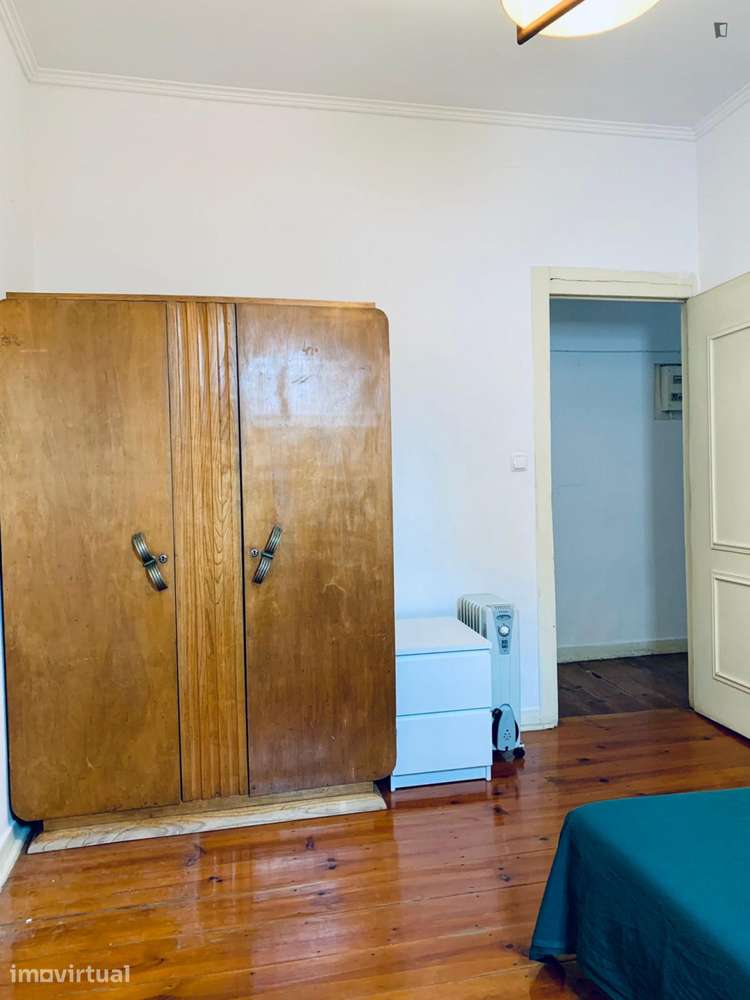 Quarto - localizado em Intendente Lisbon - Grande imagem: 2/14