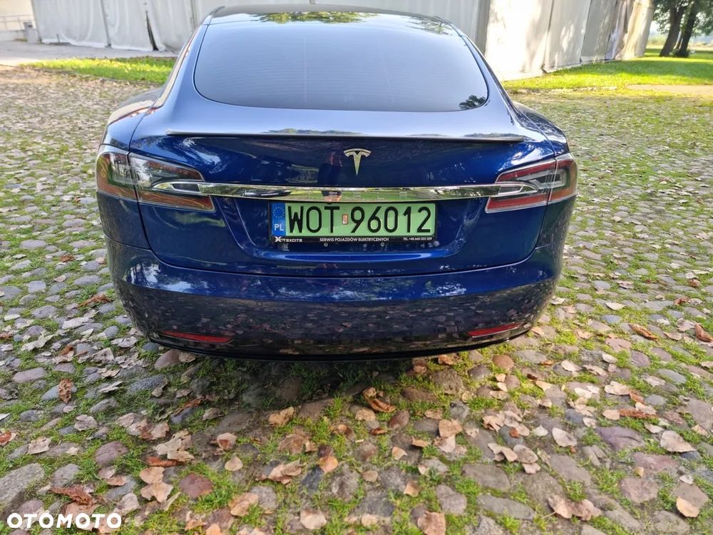 Tesla Model S - 6