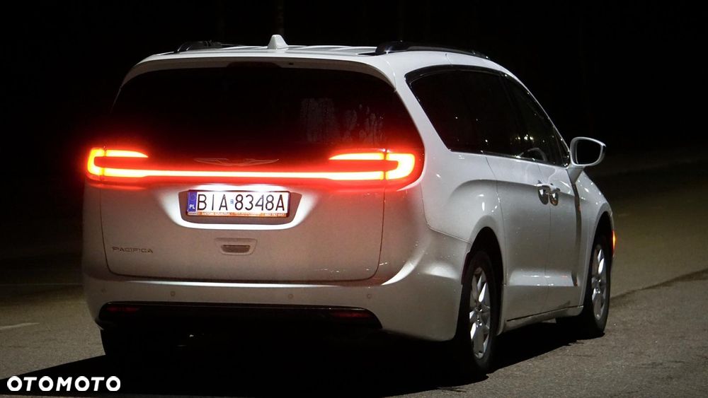 Chrysler Pacifica - 8