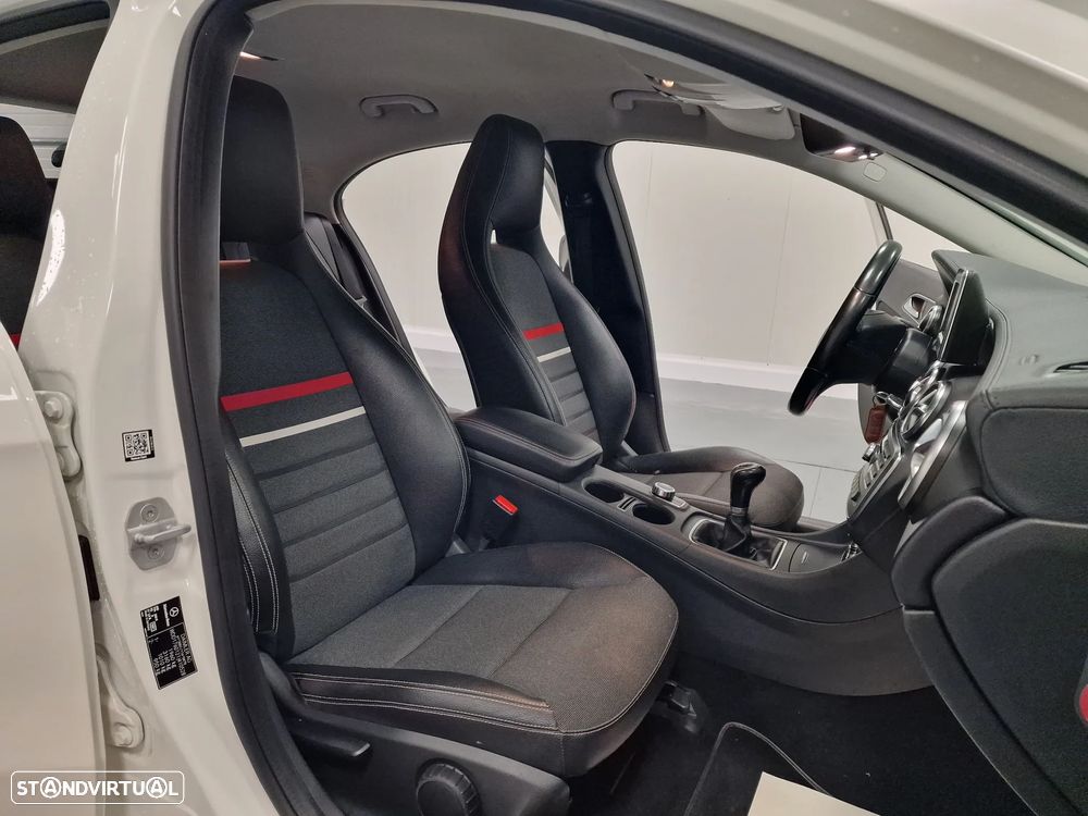 Mercedes-Benz A 180 d AMG Line - 40