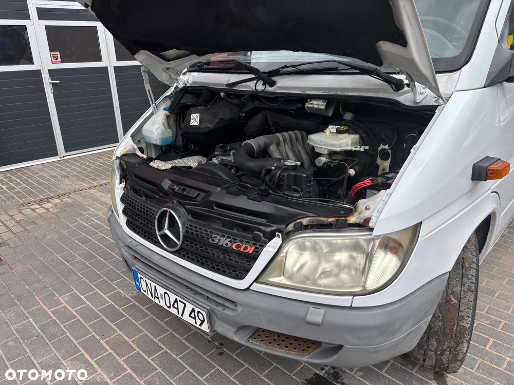 Mercedes-Benz Sprinter - 11