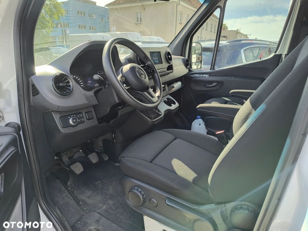 Mercedes-Benz Sprinter - 16