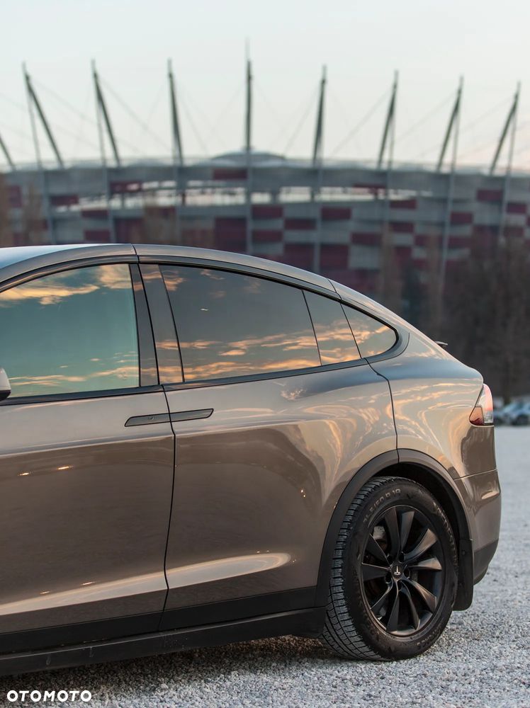 Tesla Model X 90 D - 7