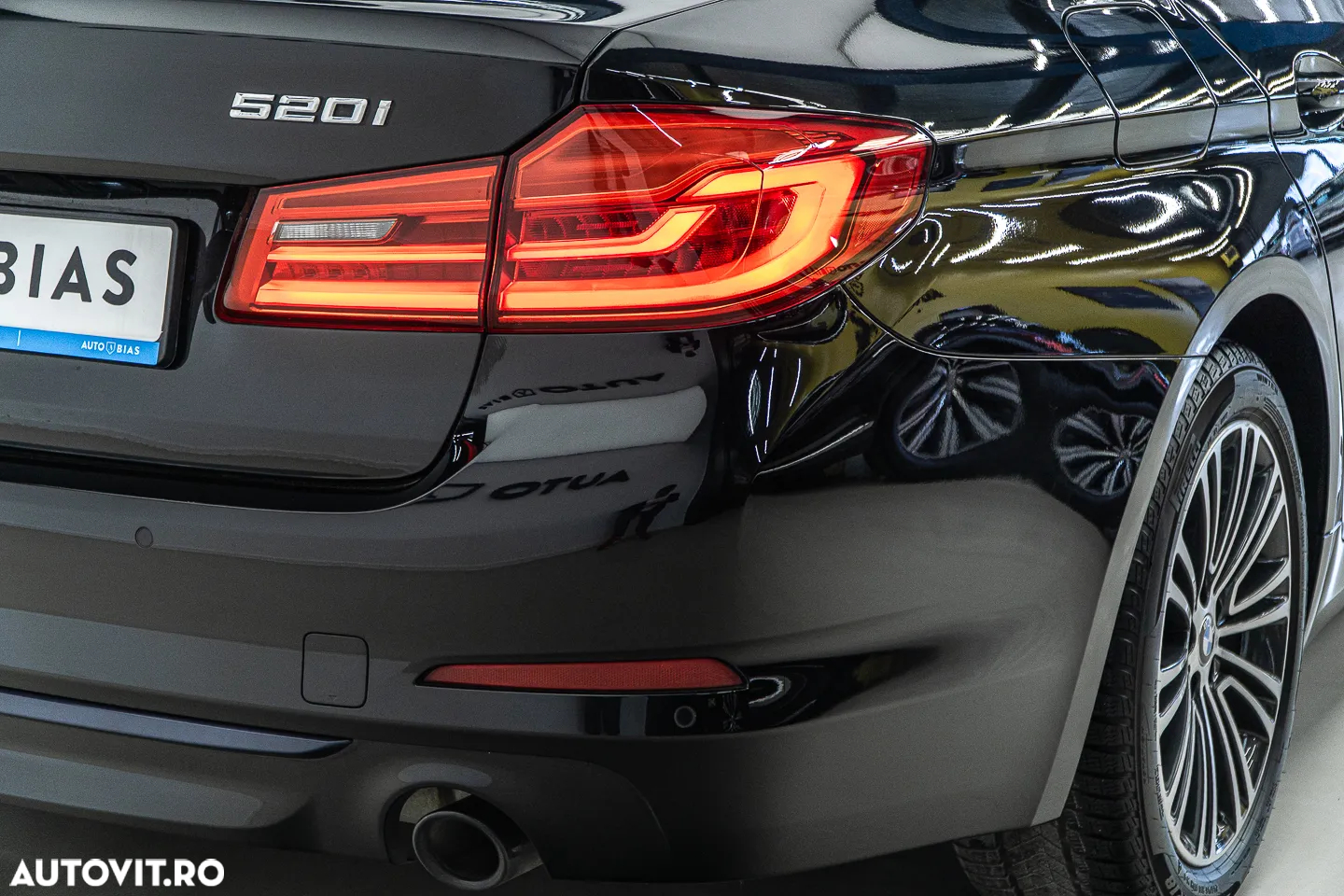 BMW Seria 5 520i Aut. Sport Line - 38