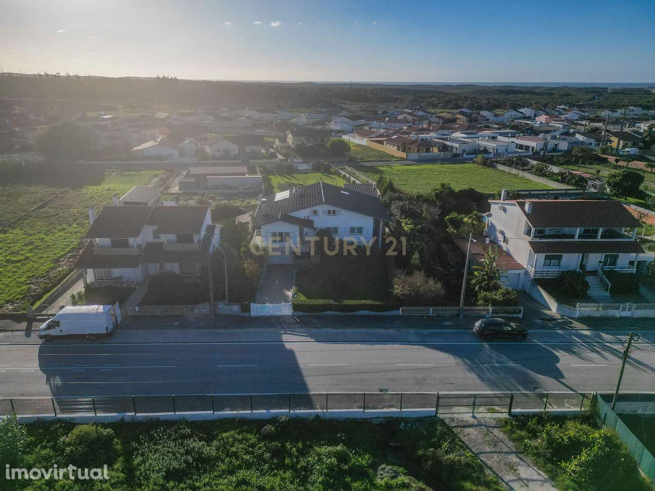 Moradia com piscina, terreno e anexos em Vieira de Leiria e a 2km da p - Grande imagem: 3/60