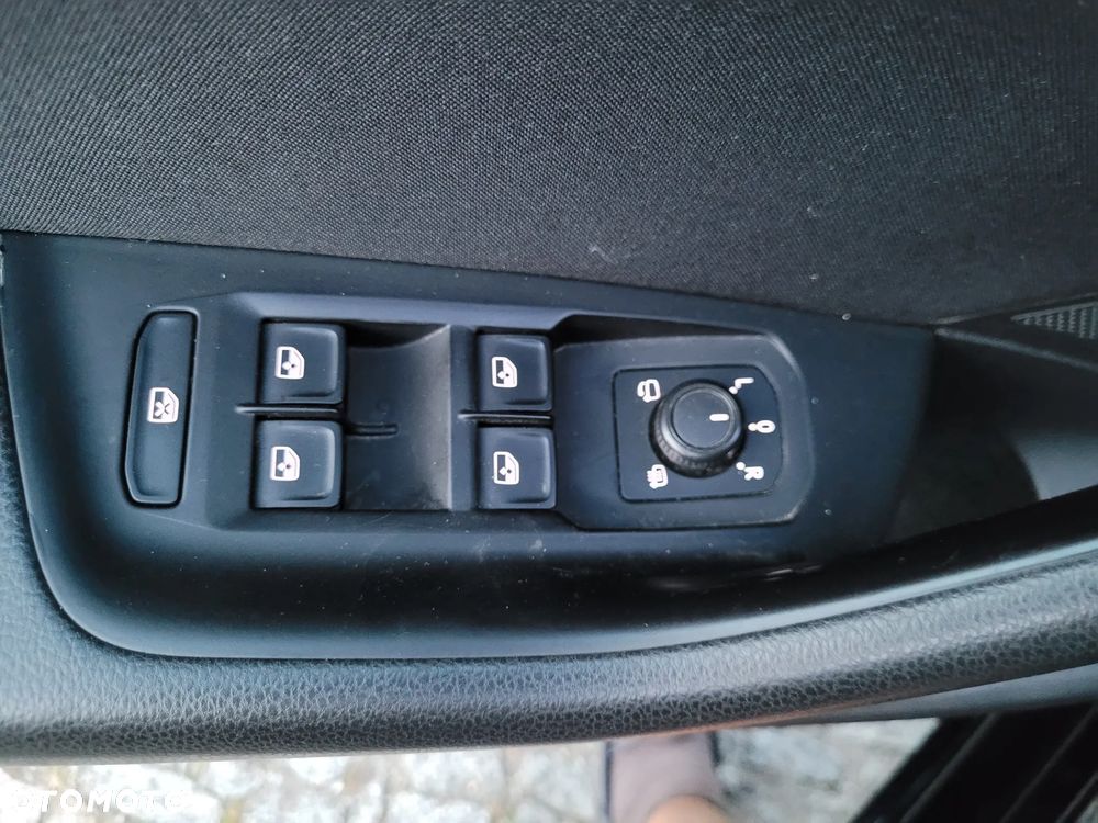 Volkswagen Passat 2.0 TDI SCR DSG Comfortline - 22