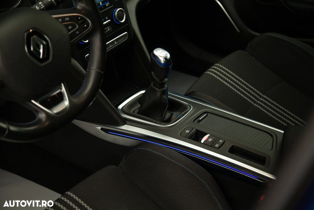 Renault Megane TCe 140 GPF R.S. LINE - 11