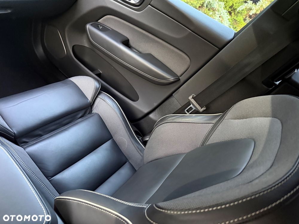 Volvo XC 60 B4 D Plus Dark - 30