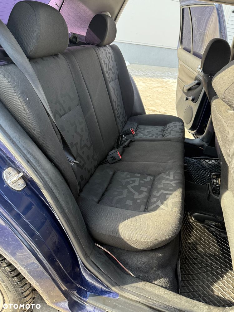 Volkswagen Golf - 25