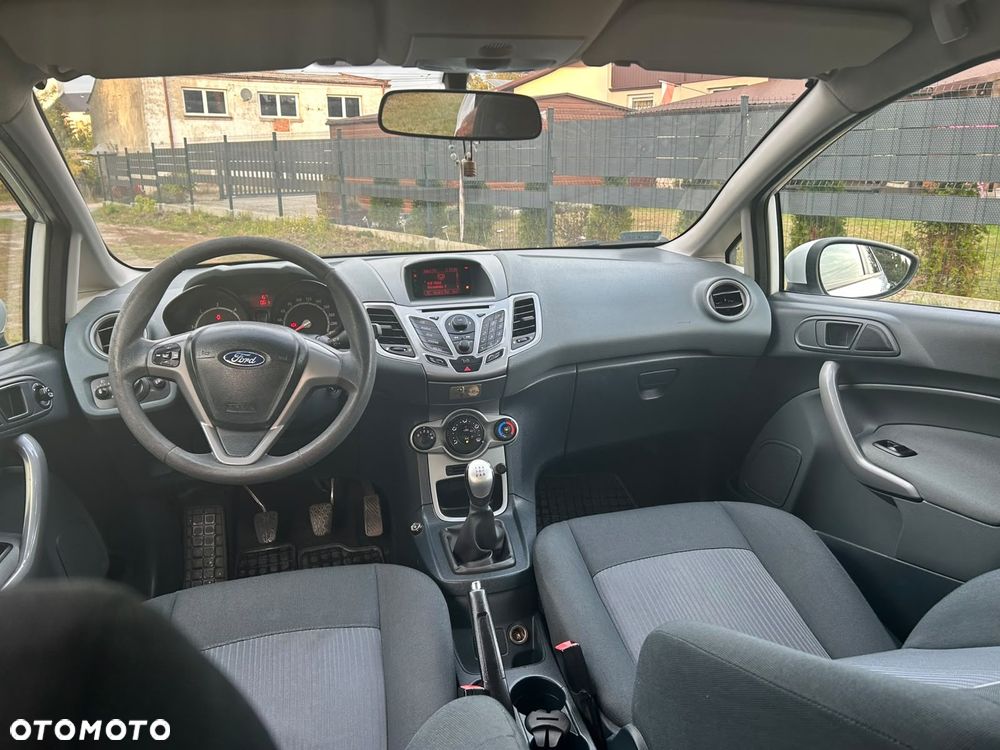 Ford Fiesta 2010 photo 3