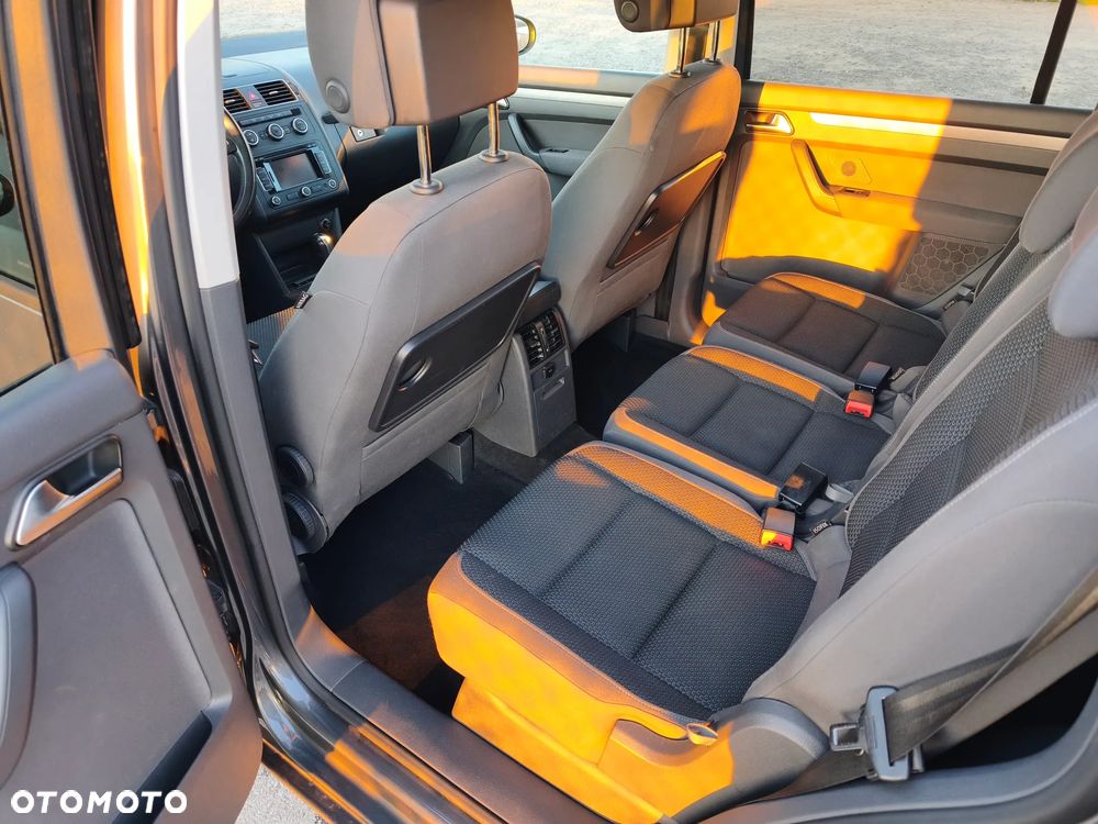 Volkswagen Touran - 10