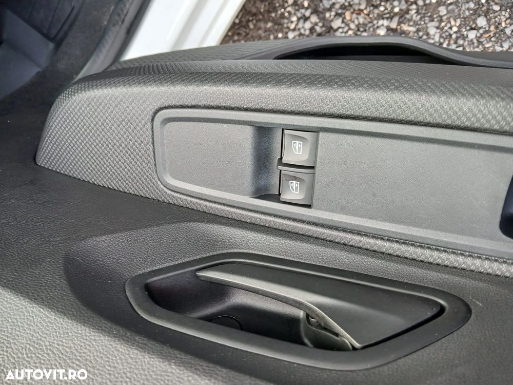 Dacia Logan TCe 90 Essential - 10