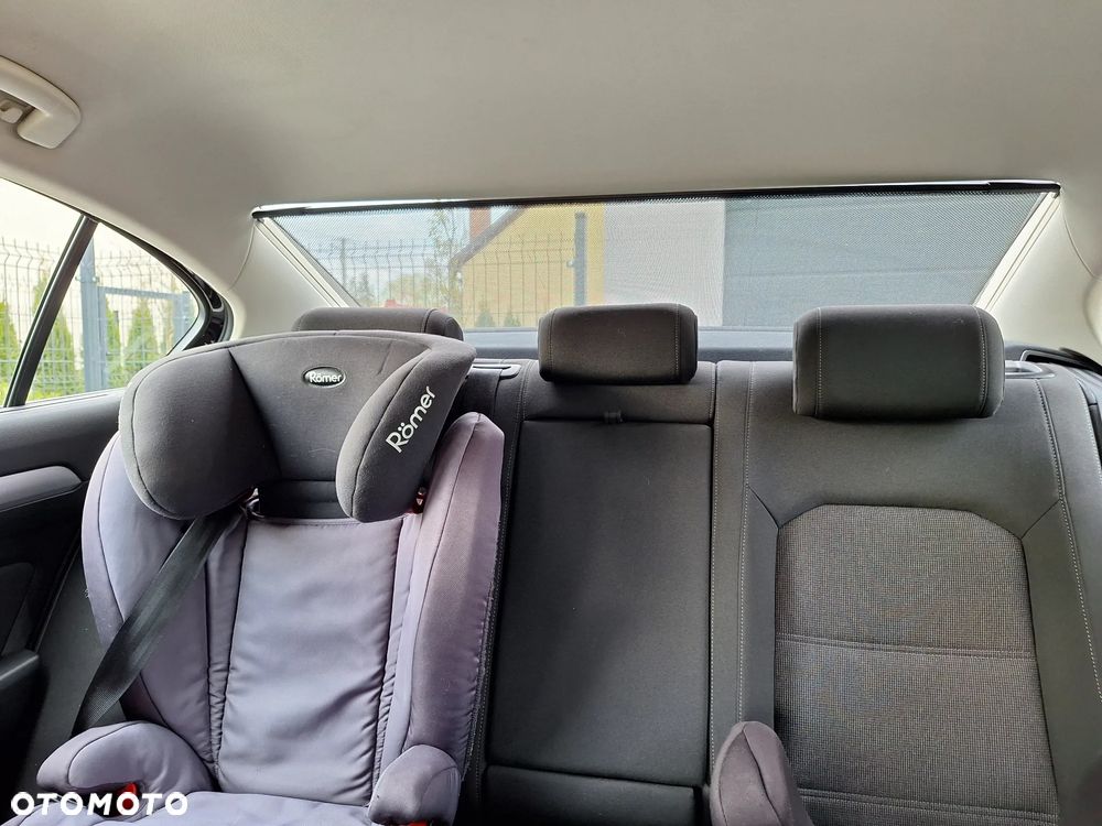 Volkswagen Passat 1.6 TDI BMT Trendline - 24