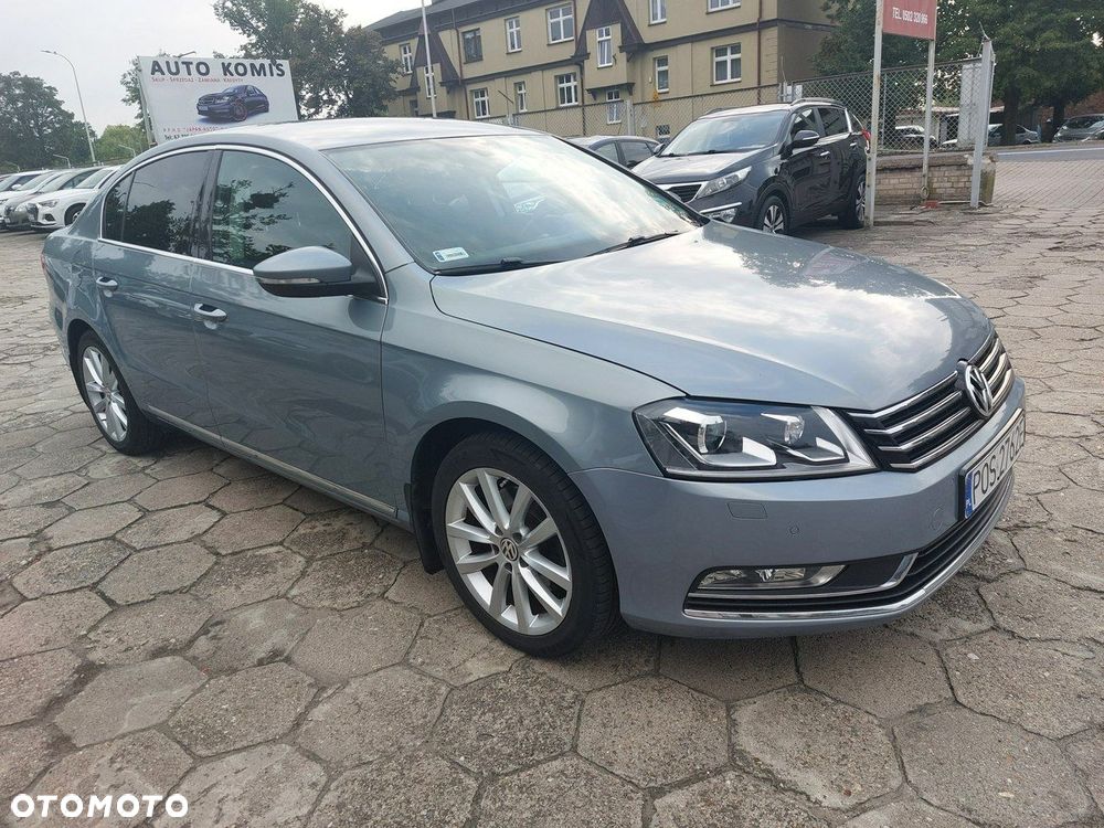 Volkswagen Passat - 1