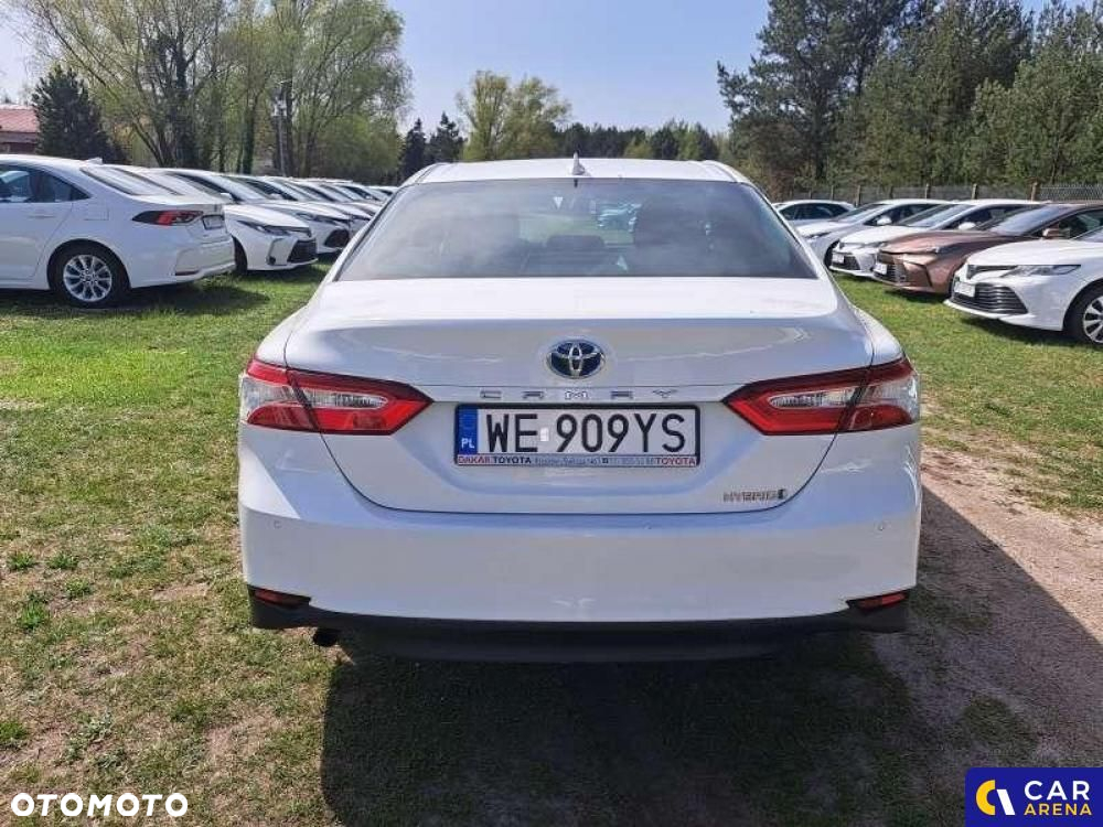 Toyota Camry - 4