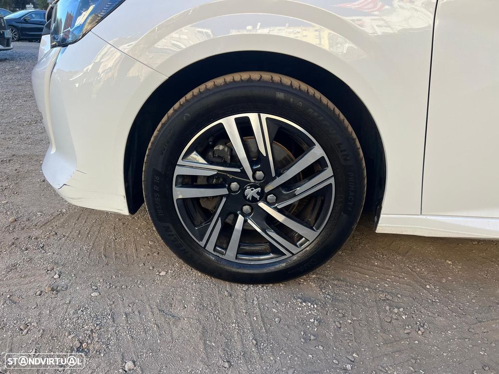 Peugeot 208 - 25
