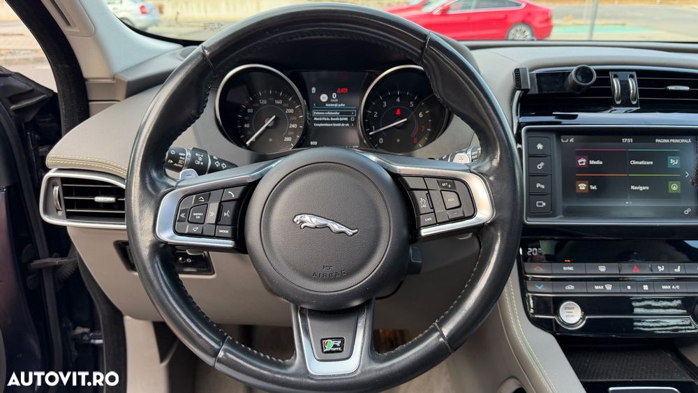 Jaguar F-Pace - 13
