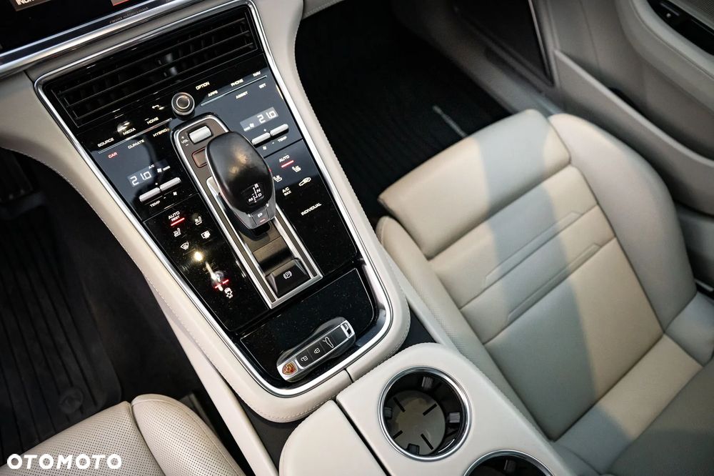 Porsche Panamera - 18