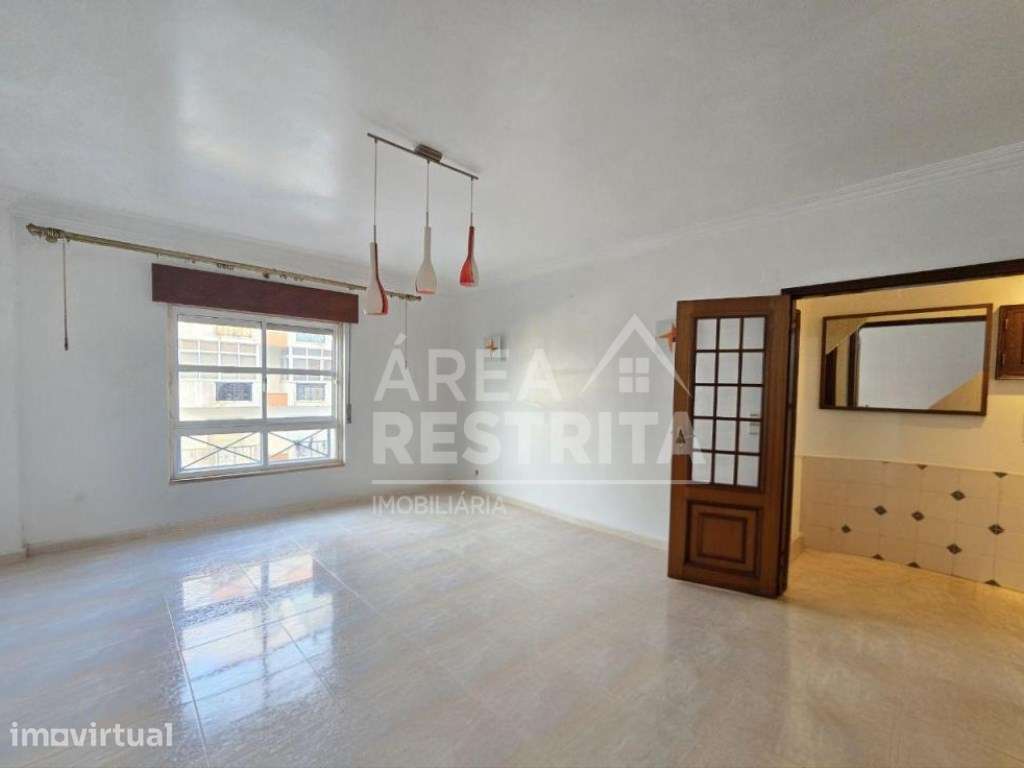 Apartamento T2, em excelente estado, Tapada das Mercês - Grande imagem: 5/23