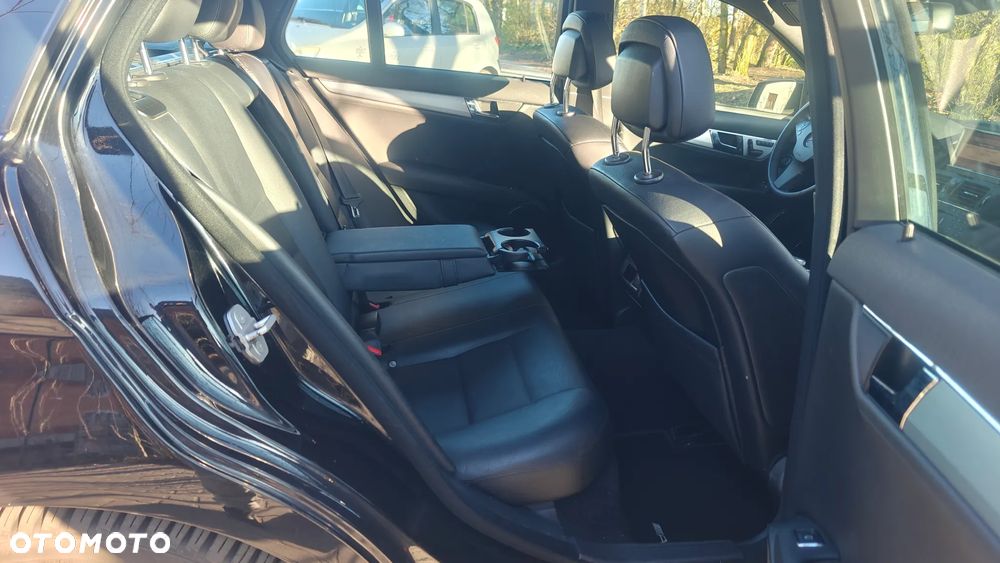 Mercedes-Benz Klasa C 320 CDI 7G-TRONIC Avantgarde - 22