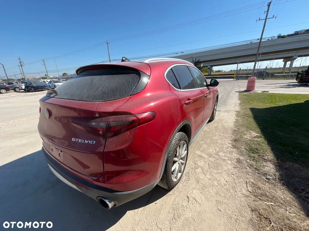 Alfa Romeo Stelvio - 17