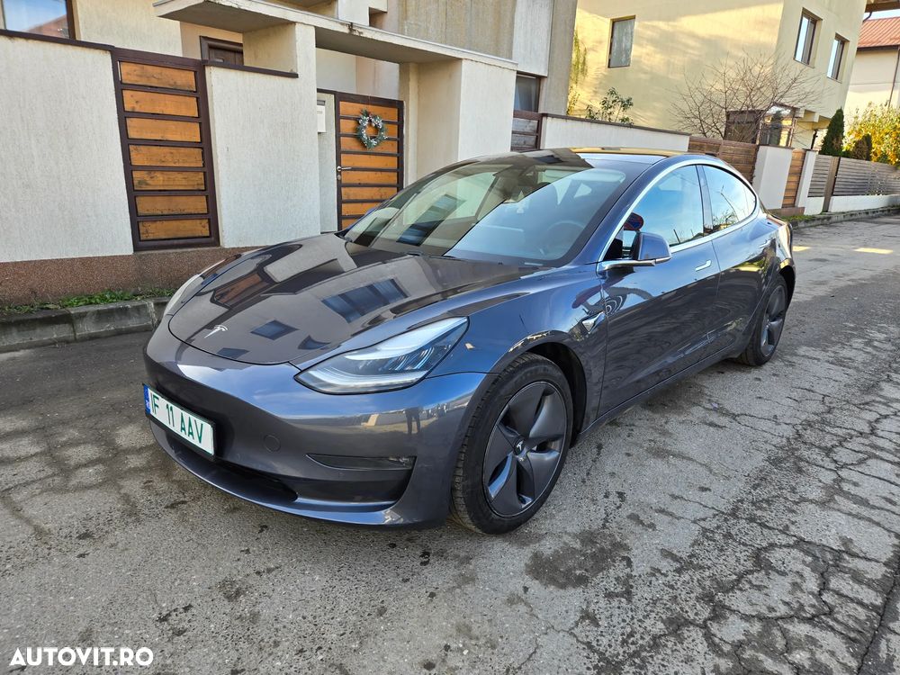 Tesla Model 3 - 1