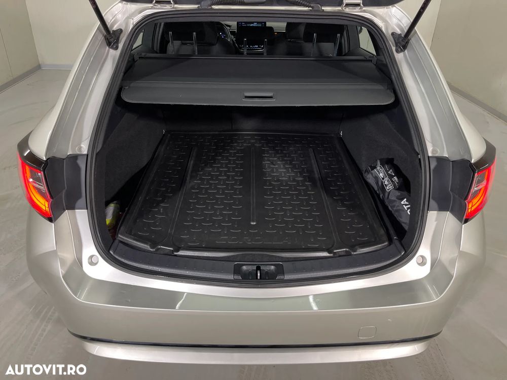 Toyota Corolla 1.8 Hybrid Business Edition - 12