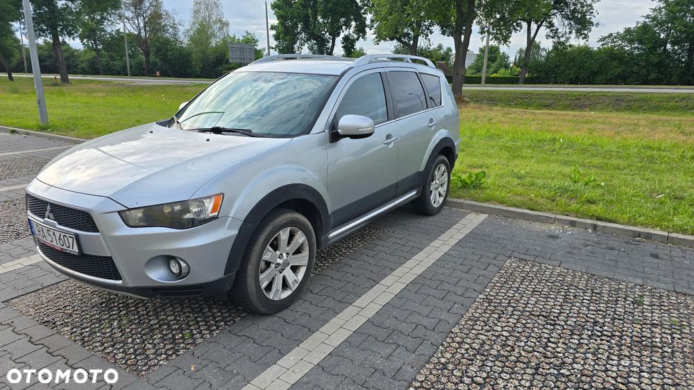 Mitsubishi Outlander - 2