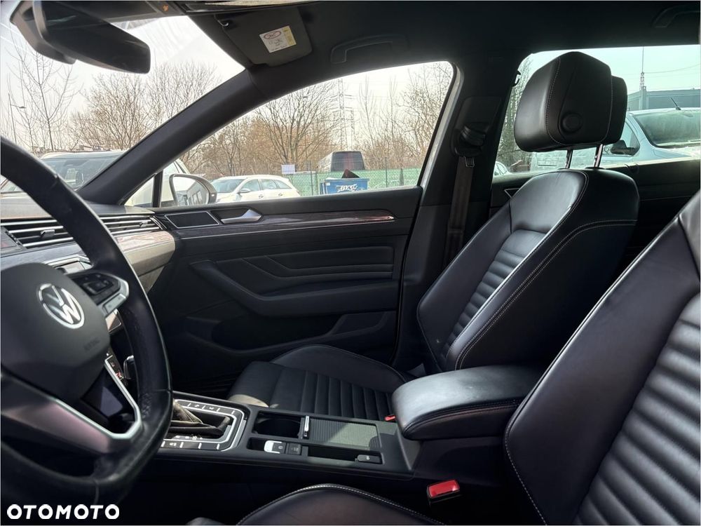 Volkswagen Passat Variant 2.0 TDI Elegance DSG - 9