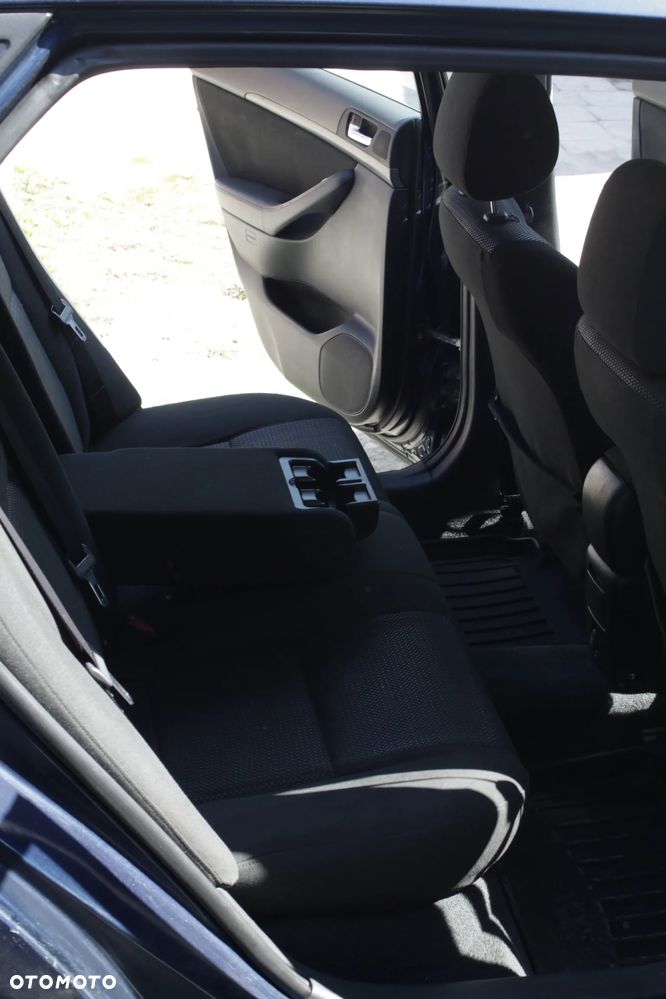 Toyota Avensis 2.0 D-4D Sol - 21