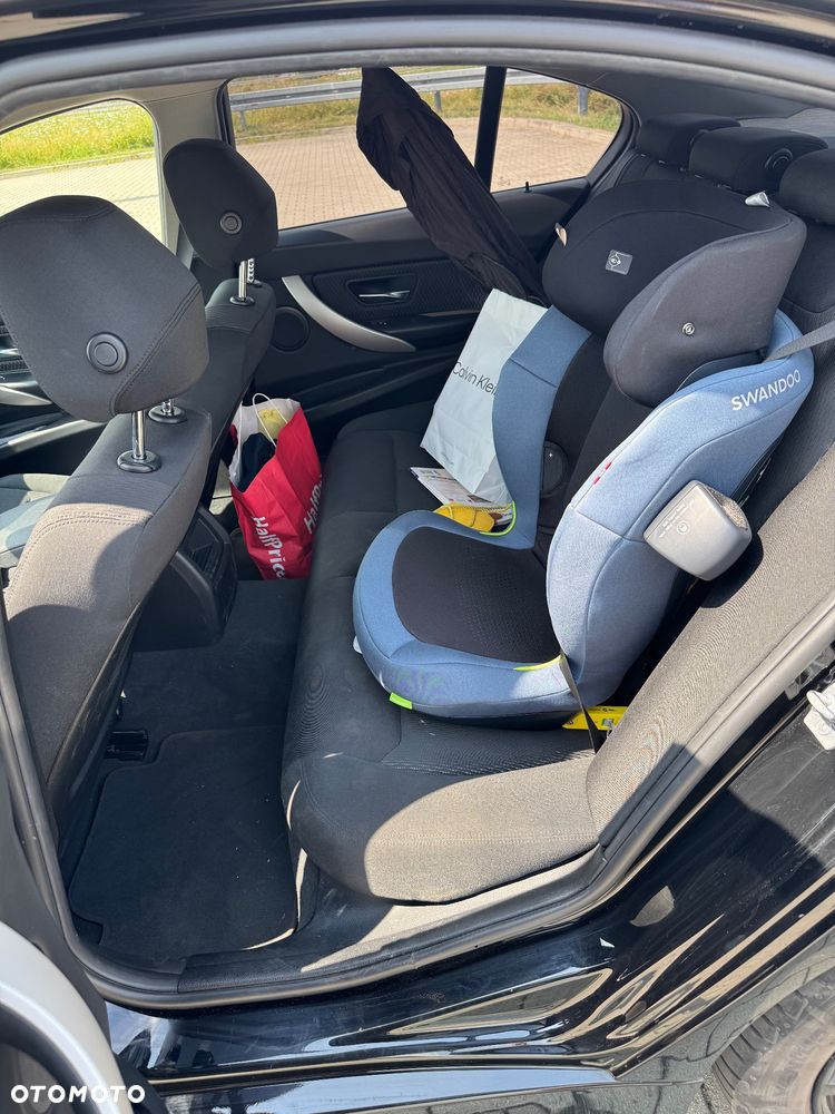 BMW Seria 3 318i - 8