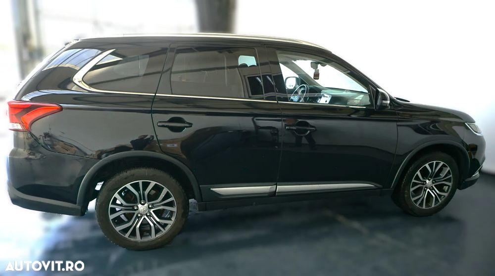 Mitsubishi Outlander 2.2 DI-D 4WD Automatik Plus - 3