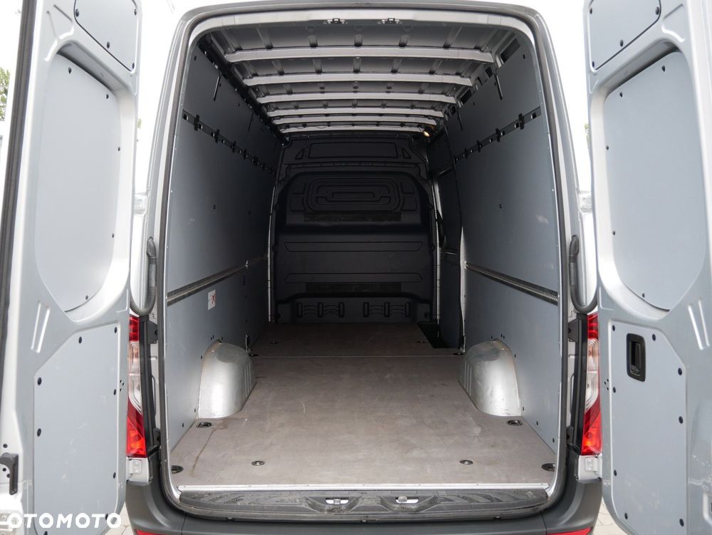 Mercedes-Benz Sprinter - 19