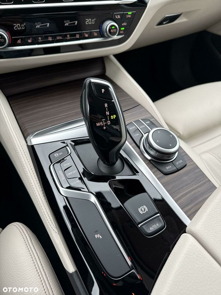 BMW Seria 5 530i xDrive Luxury Line - 25