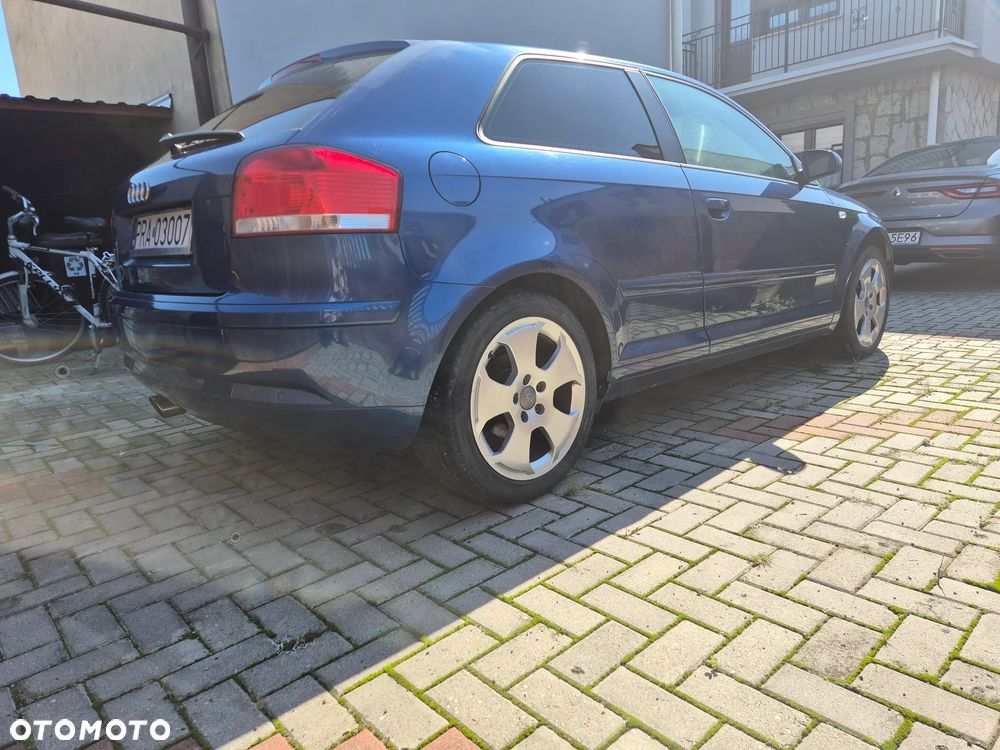 Audi A3 3-drzwiowe 2.0 FSI Attraction - 3
