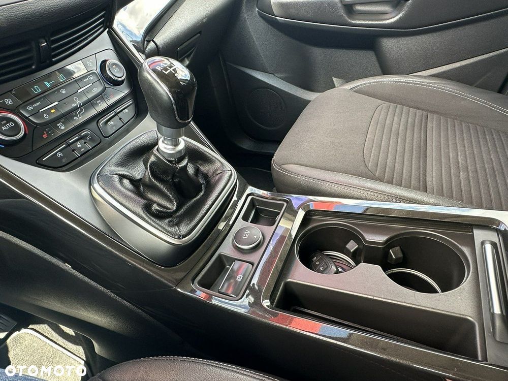 Ford Kuga 1.5 EcoBoost 2x4 Titanium - 24