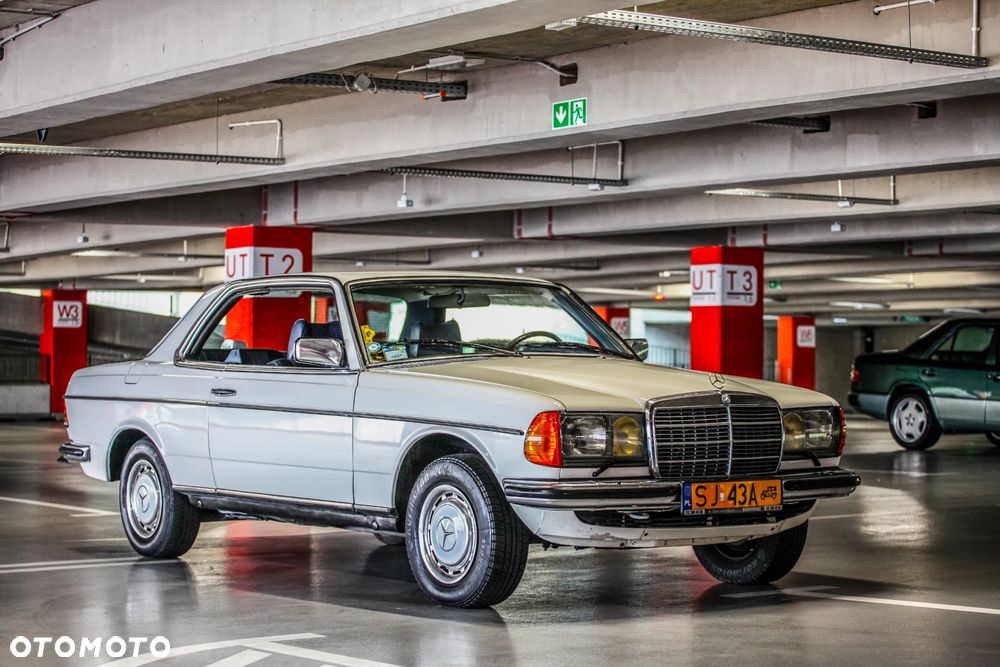 Mercedes-Benz W123 - 12