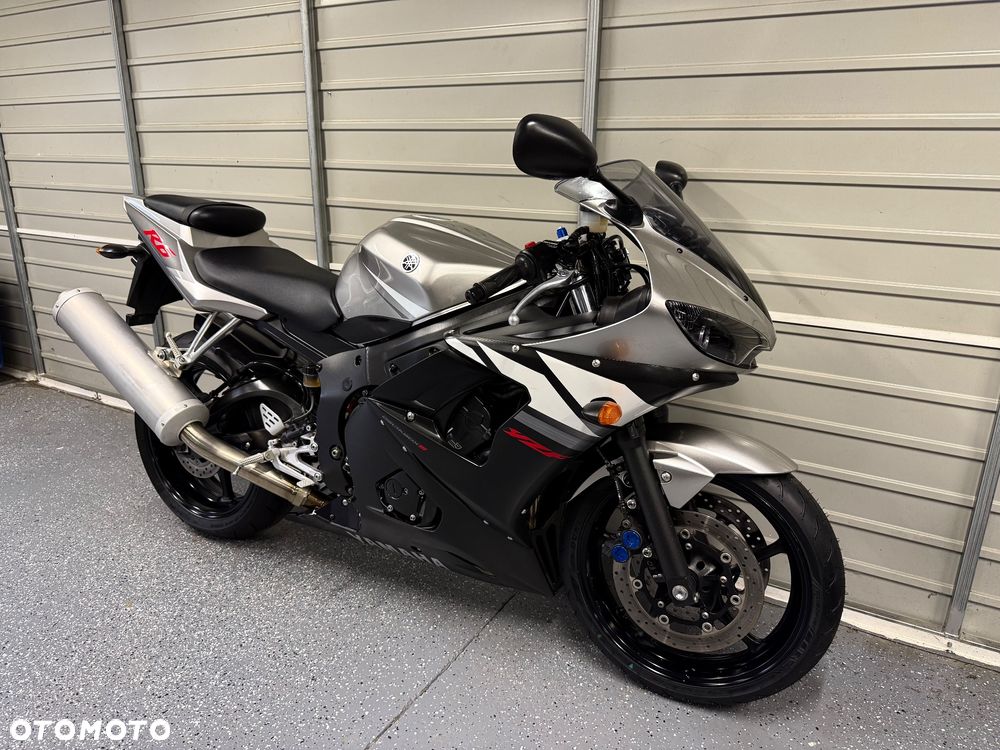 Yamaha R6 - 1